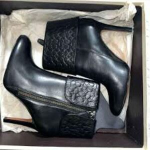 COACH Designer Leather Mackenna Black Boots Embossed Cuff Size 9B
